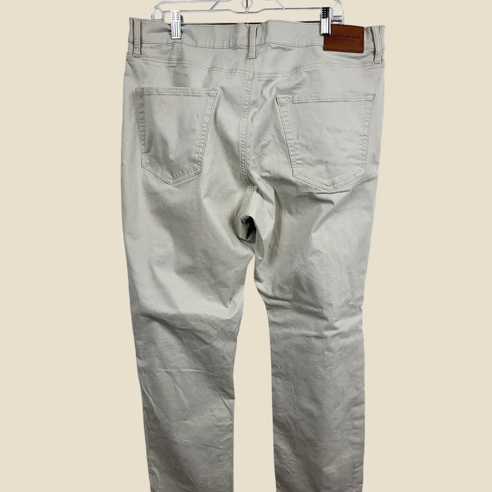 Lucky Brand Mens 38x30 Beige Straight Leg Jeans Stretch 5 Pocket Casual Pants